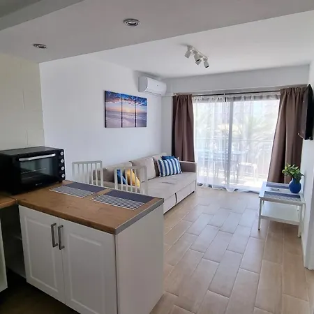 Maite Blue Beachfront Apartment *