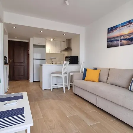 Maite Blue Beachfront * בנאלמדנה